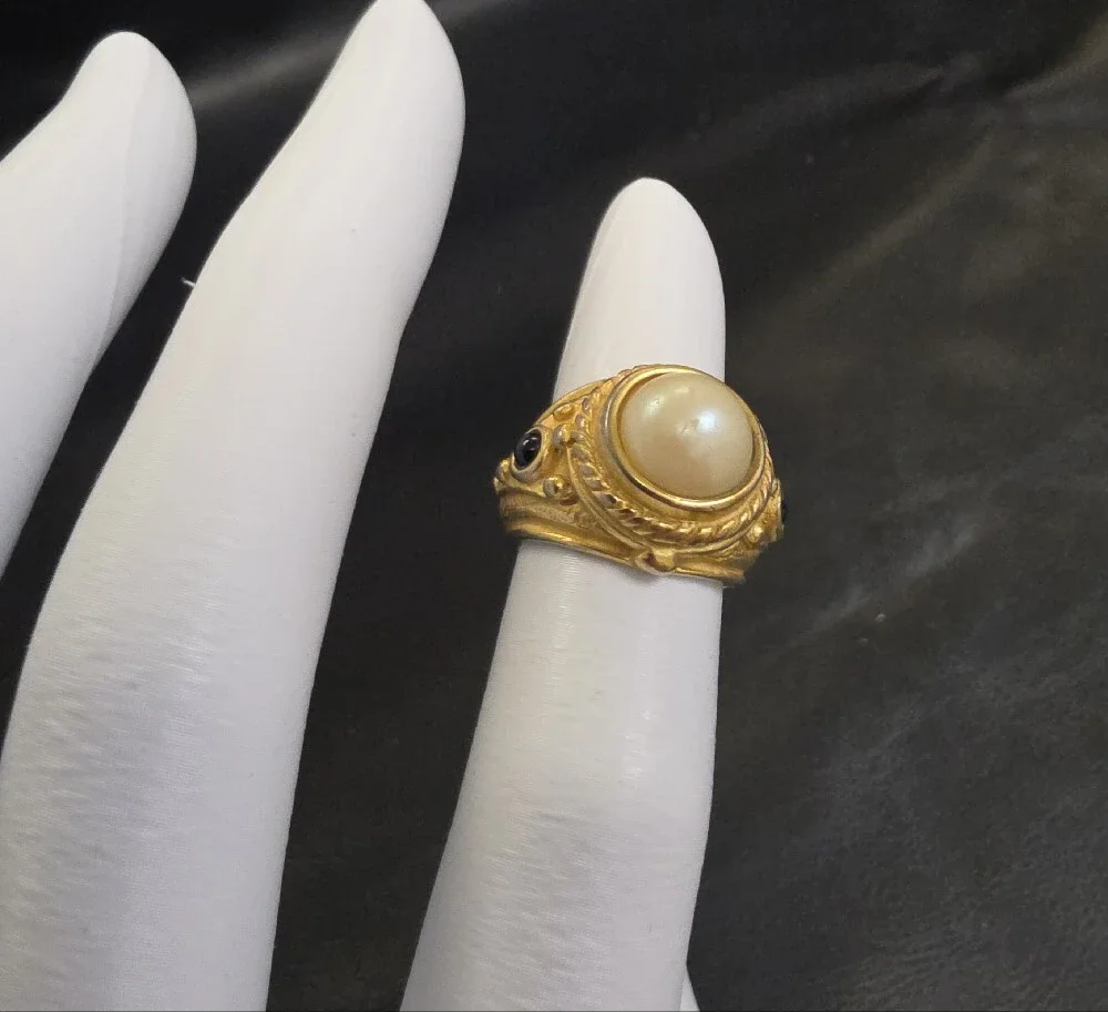 N/A elegant gold